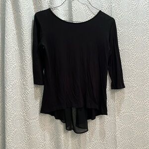 Quarter sleeve top